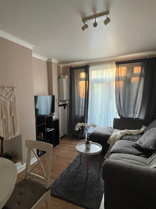 Single Room Main Photo