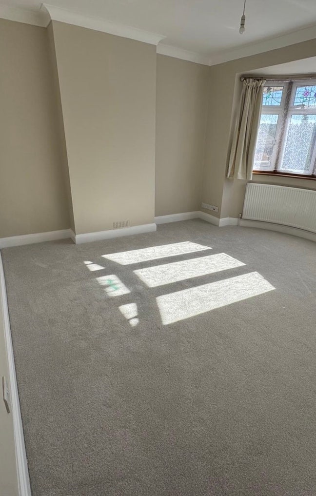 Double room in newly refurbished house Main Photo