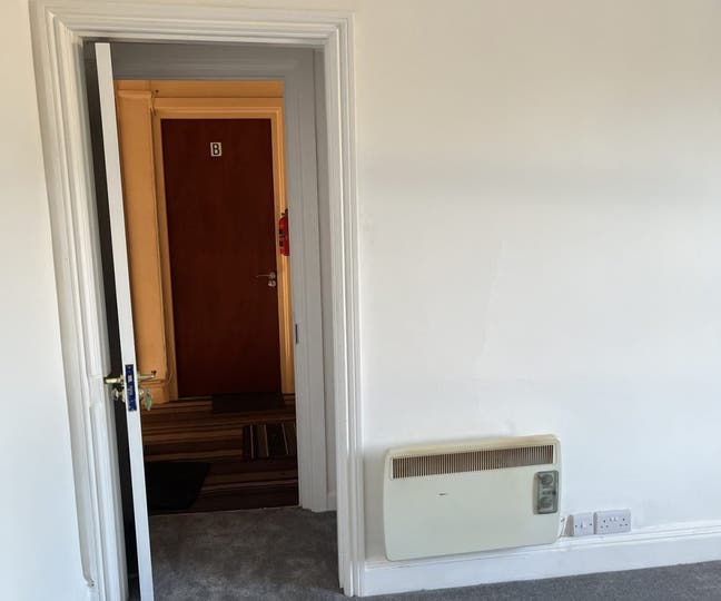 Fully Refurbished First Floor Flat Main Photo