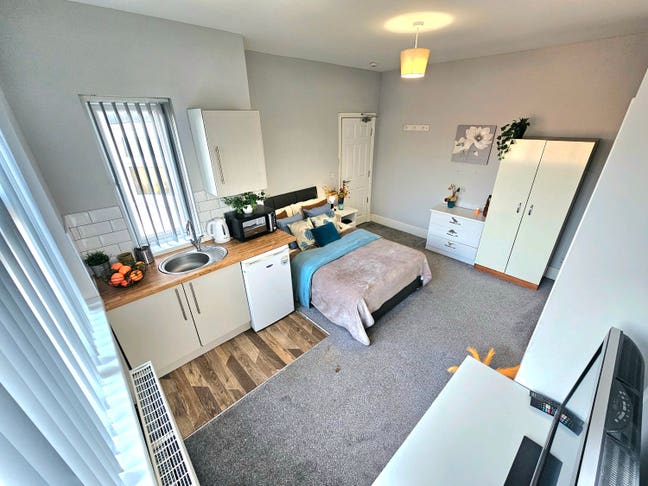 Room with Ensuite and Kitchinette in DN1 Main Photo