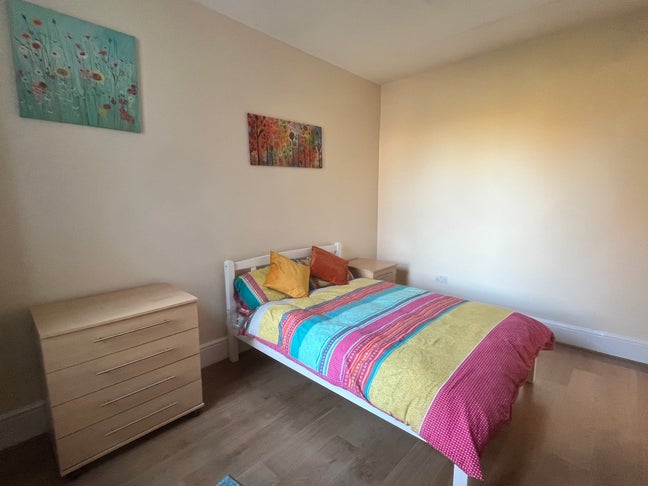 Large Dbl Room, friendly house, all bills,  Garden Main Photo