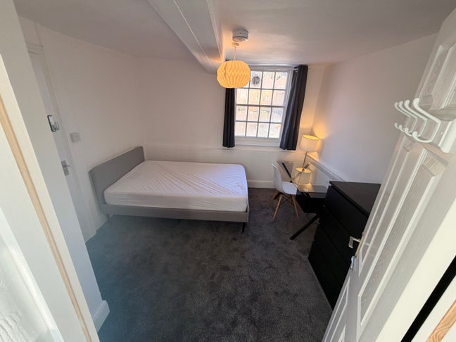 Big ensuite rooms external parking & river garden Main Photo