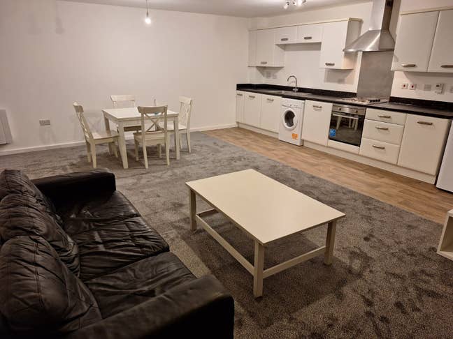 Bright, Spacious, Available Furnished or Unfurnish Main Photo