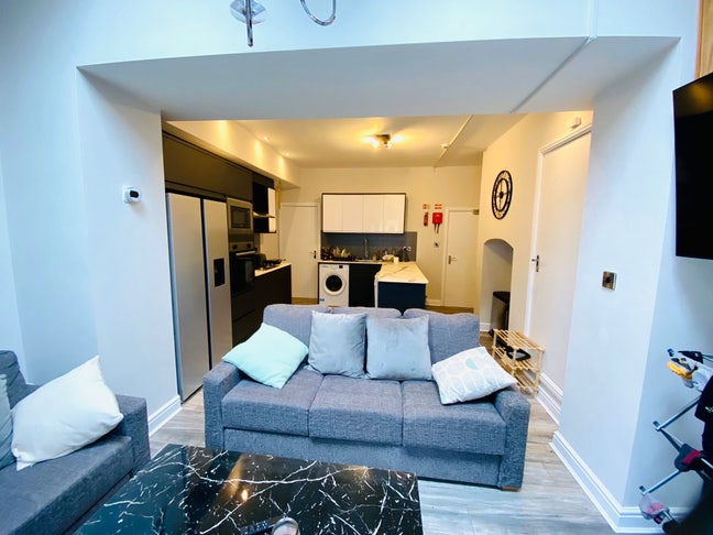 Modern 5 Bed Fallowfiield 🏡 Share Main Photo