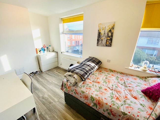 Modern 5 Bed Fallowfiield House  Main Photo