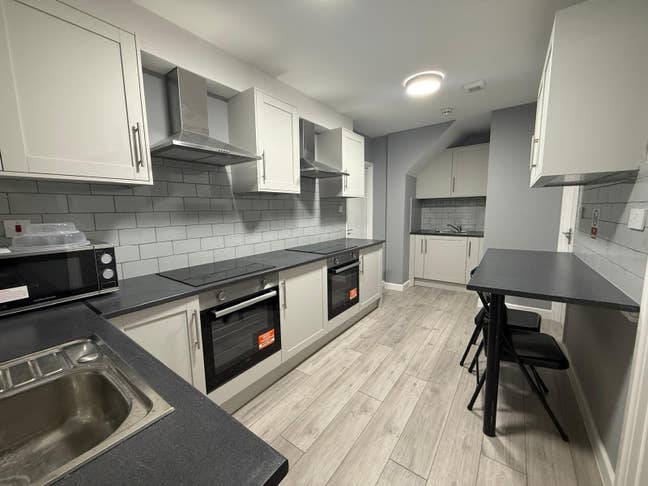 Studio Flat to Rent - Hayes - £1050 inc Bills  Main Photo