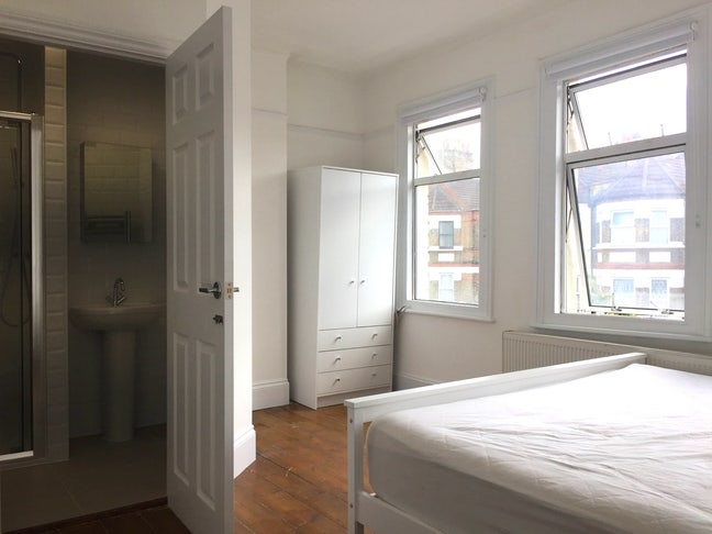 Bright En-Suite in Plumstead SE18 Main Photo