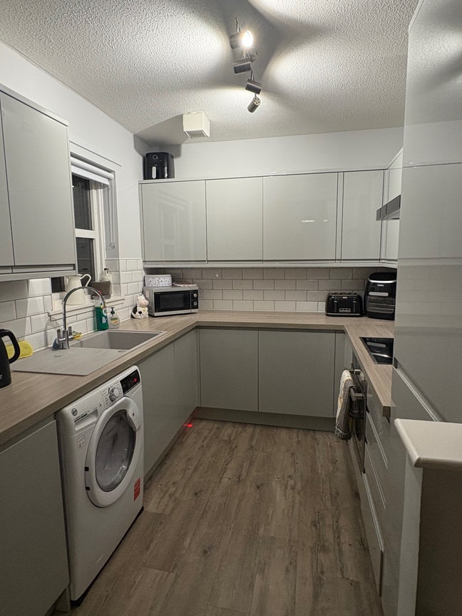 Bedroom in 2 bed flat in Glasgow St George’s cross Main Photo