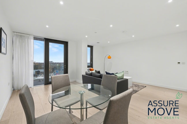 Stunning Modern Flat Share in Carriage House, N4 Main Photo