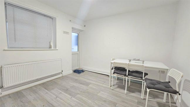 1 Bed Property on Kingsland Road, Dalston E8 Main Photo