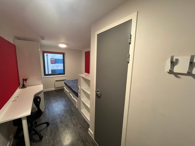 En-suite available now for Cardiff students  Main Photo