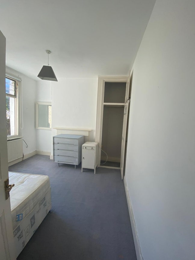 Room Available - 5 min from Clapham Junction Main Photo