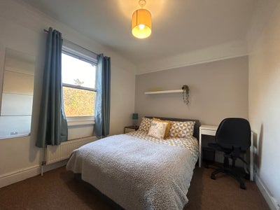 🪶Social House Share Close To Town🪶 Main Photo