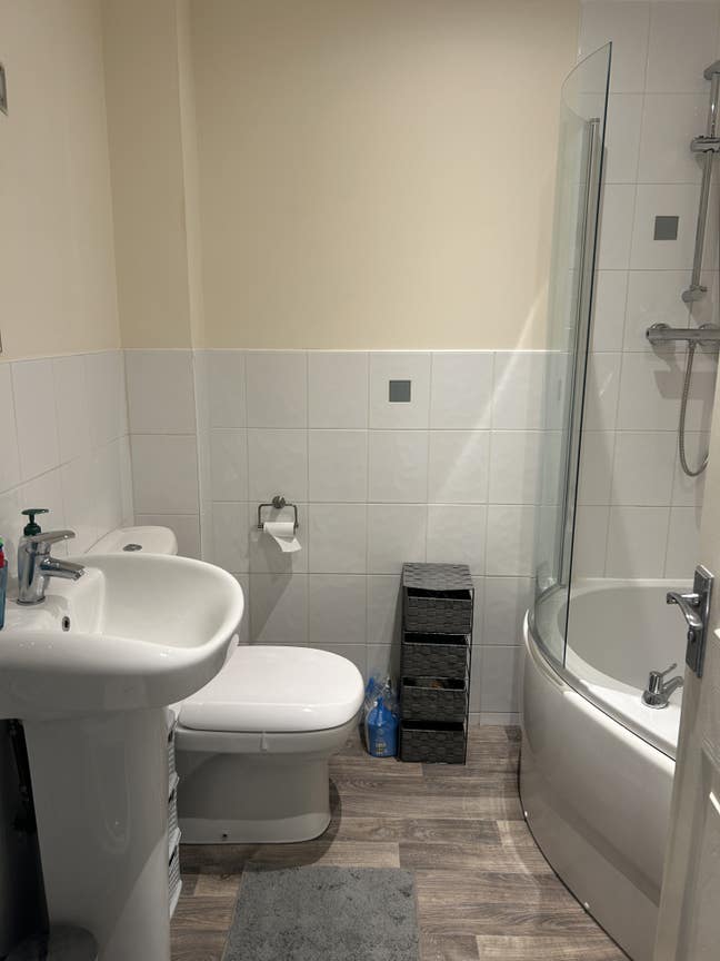 Double bed for rent.  Main Photo