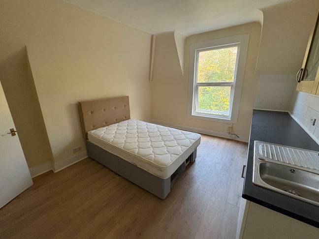 Studio Flat in Archway - Fully Furnished.  Main Photo