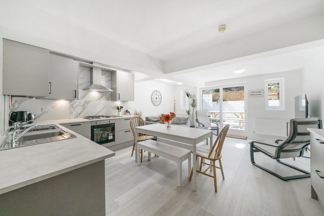 Stunning big en-suite clapham Main Photo