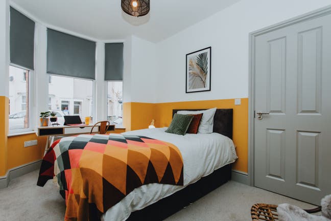 Room With Ensuite Available on Windsor Street Main Photo