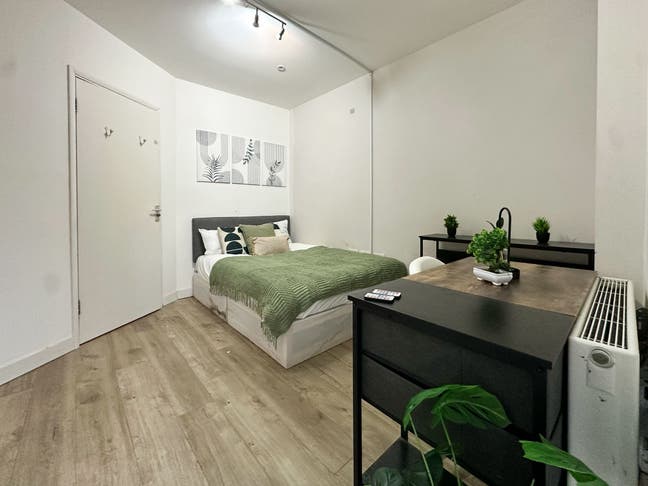 Newly Refurbished Room - E14 Main Photo