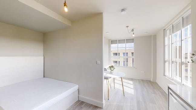 Refurbished Studio apartment available! Main Photo