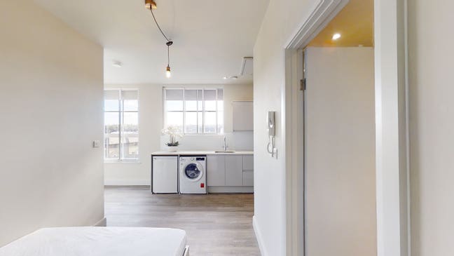 Refurbished Studio apartment available! Main Photo