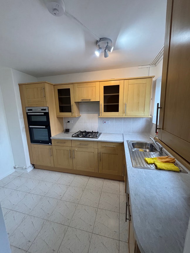 Newly Refurbished 2 Bedroom Flat – N8 7AA  Main Photo