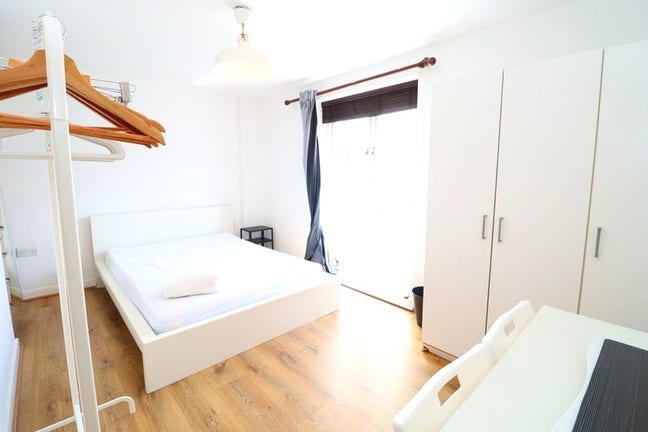 Bright Modern Double Room Near Mile End/Bow Road Main Photo