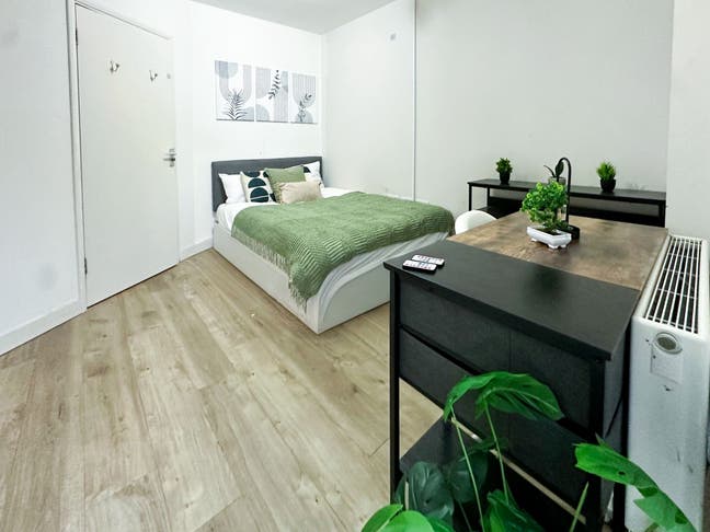 Double Room | Female 3Bed Flat | Move-in ASAP Main Photo