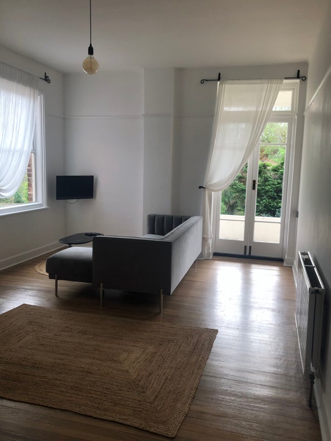 XXL Large Suite to let in Filsham Rd, St Leoanrds  Main Photo