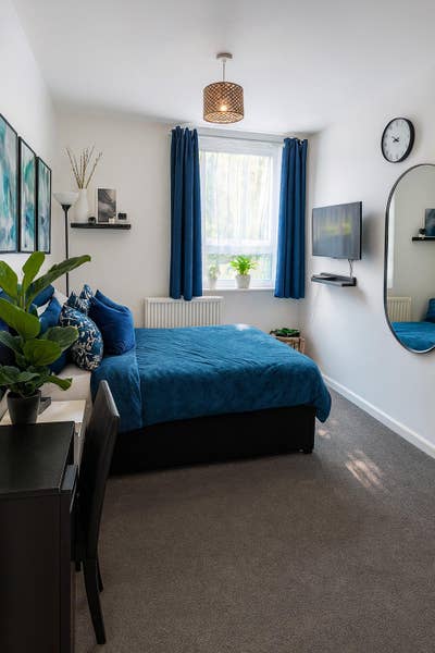 Recently Refurbished 3-Bedroom Flat Main Photo