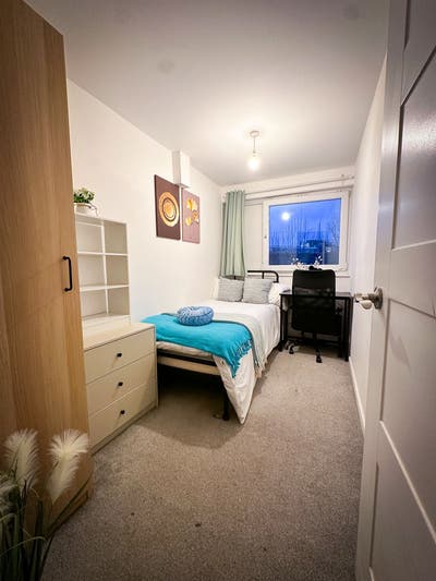 Bright Single Room in Friendly Flatshare | &pound;750pcm Main Photo