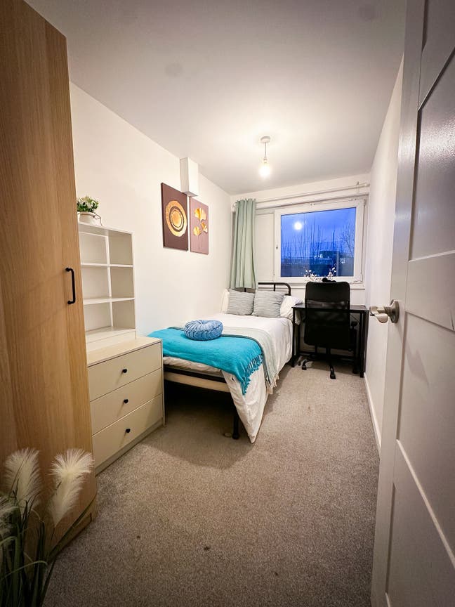 Bright Single Room in Friendly Flatshare | £750pcm Main Photo