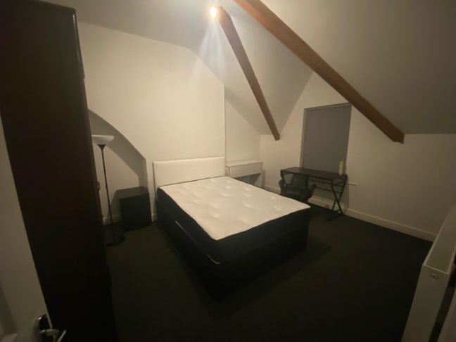 Connaught Road— Room available  Main Photo