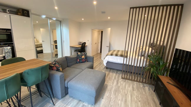 1 Bed/Studio Flat, Imperial Court, CR4 Main Photo