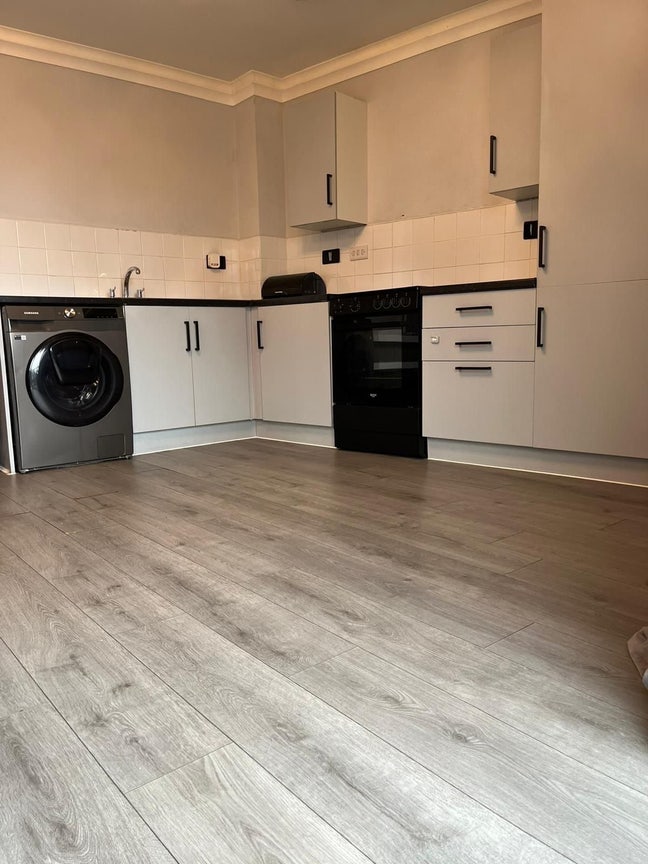 Modern semi-furnished 1 bed flat  Main Photo