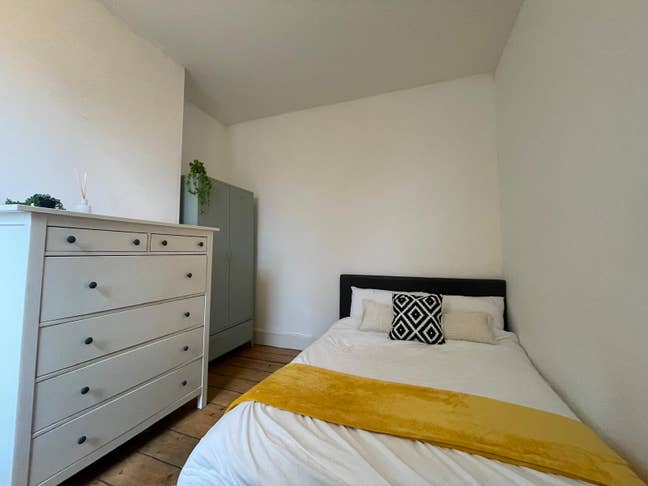 Large Double Room - Modernised Victorian House  Main Photo