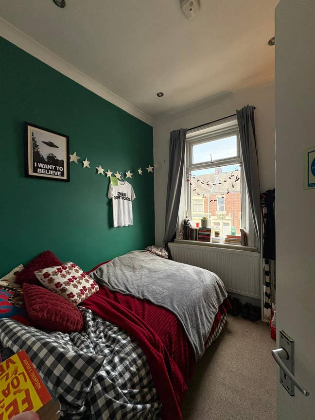 Room Available in Professional Houseshare Main Photo