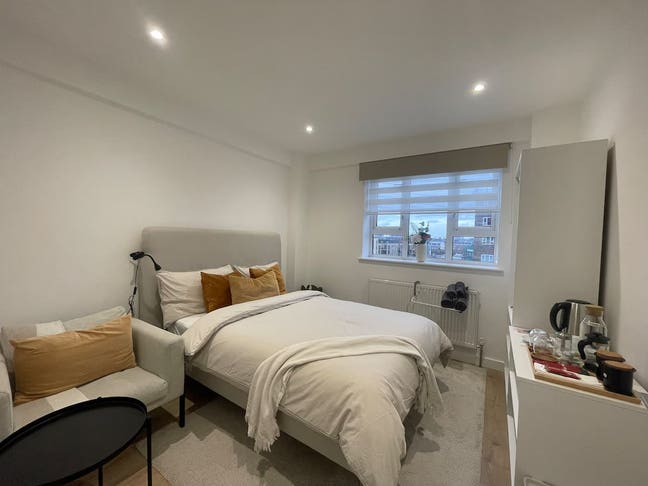 Double Room in Modern Refurbished Flat Main Photo