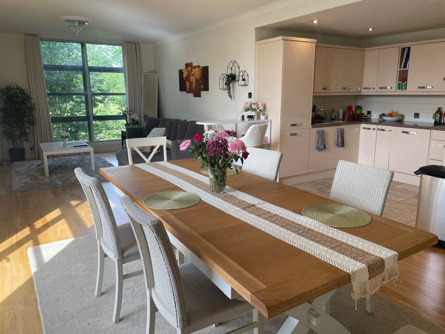 Large bright 2 bed flat overlooking park for rent Main Photo