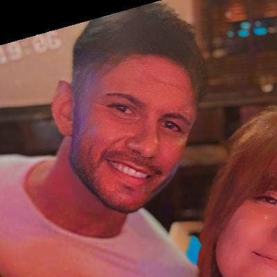 Single, relaxed hard working local lad. Main Photo