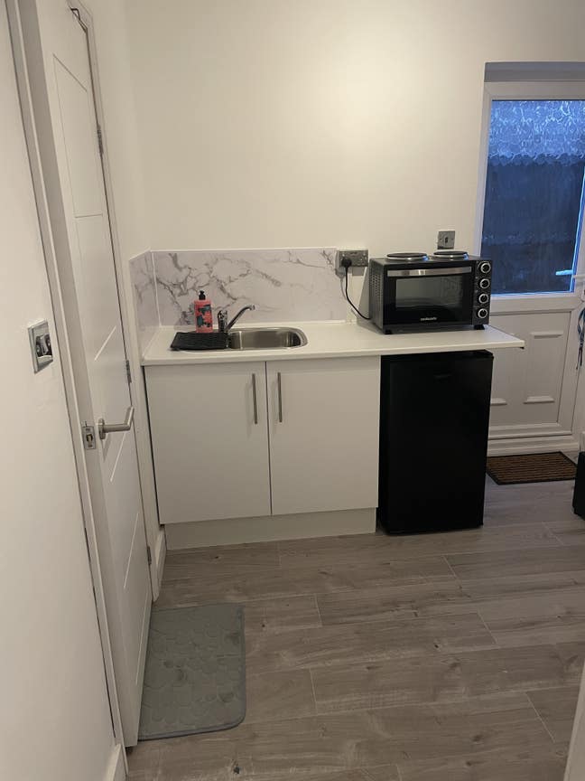 Small studio to let Main Photo