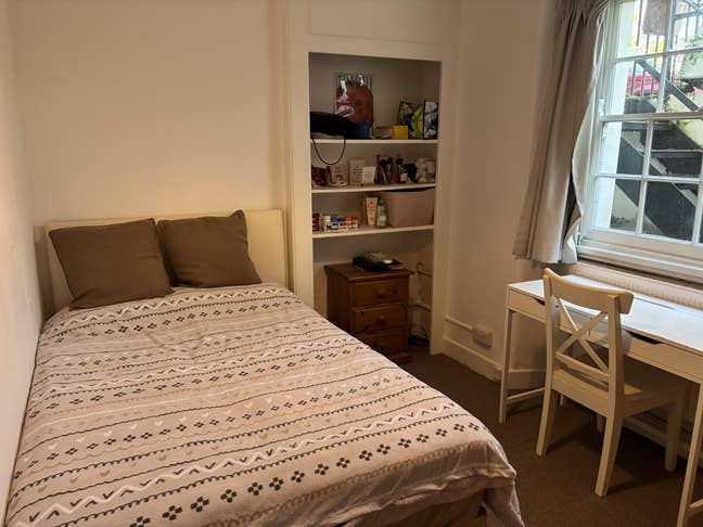 Room in 2 Bed Flat in Mile End Main Photo