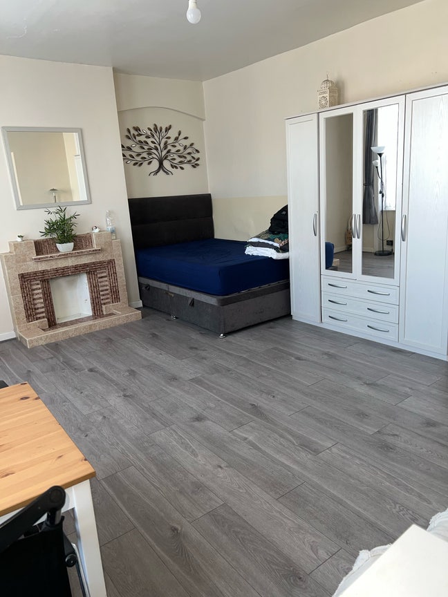 *** Extra large double room for rent *** Main Photo