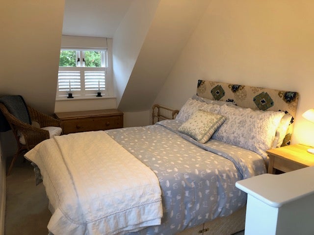 Lovely double room in a quiet village location Main Photo