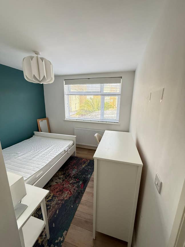 Rooms in modern 5-Bedroom Flat Share Dover CT16 Main Photo