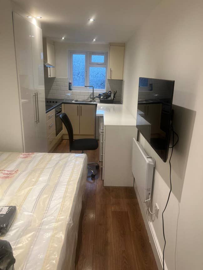 1 Bedroom Studio - Furnished - Greenford Main Photo