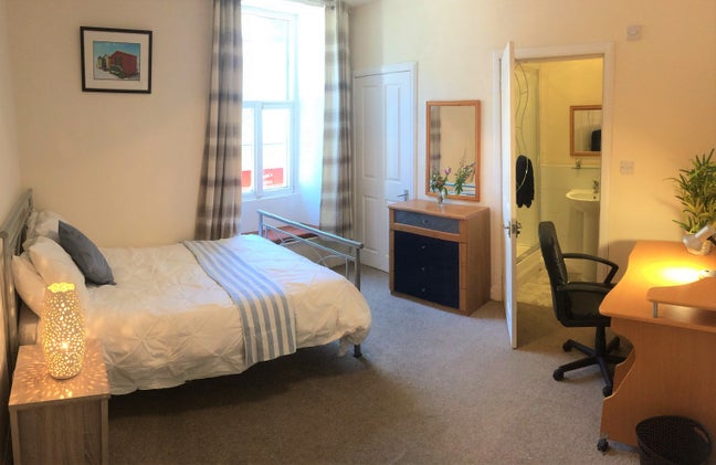 Ensuite Double Room in Pleasant Town Centre Flat Main Photo