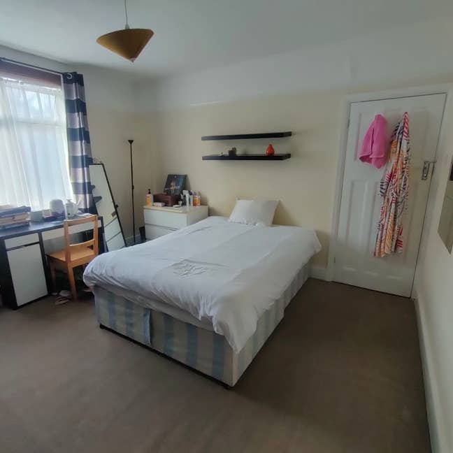 Double room near East Acton Main Photo