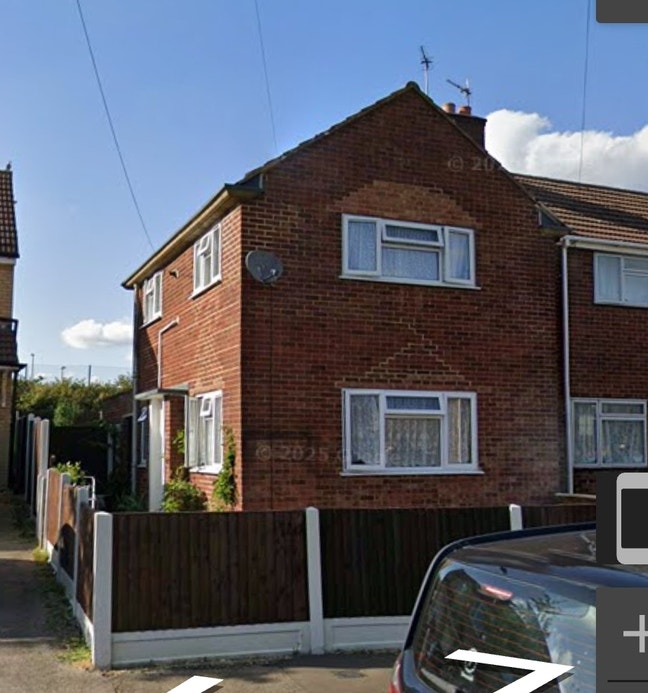  2 Bedrooms Semi Detected House  Main Photo