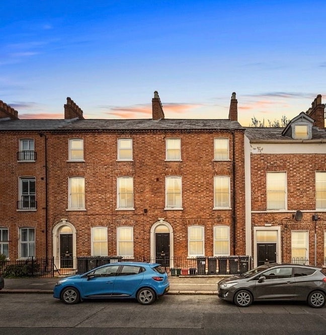 Prime Double Room in Belfast's University Quarter Main Photo