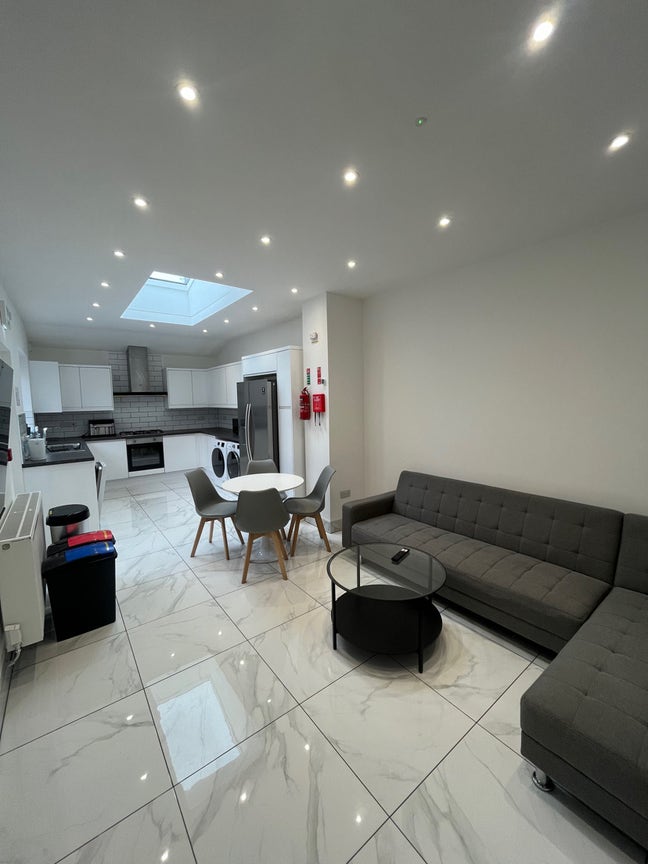 2  Housemates Wanted- student house in Ardwick Main Photo